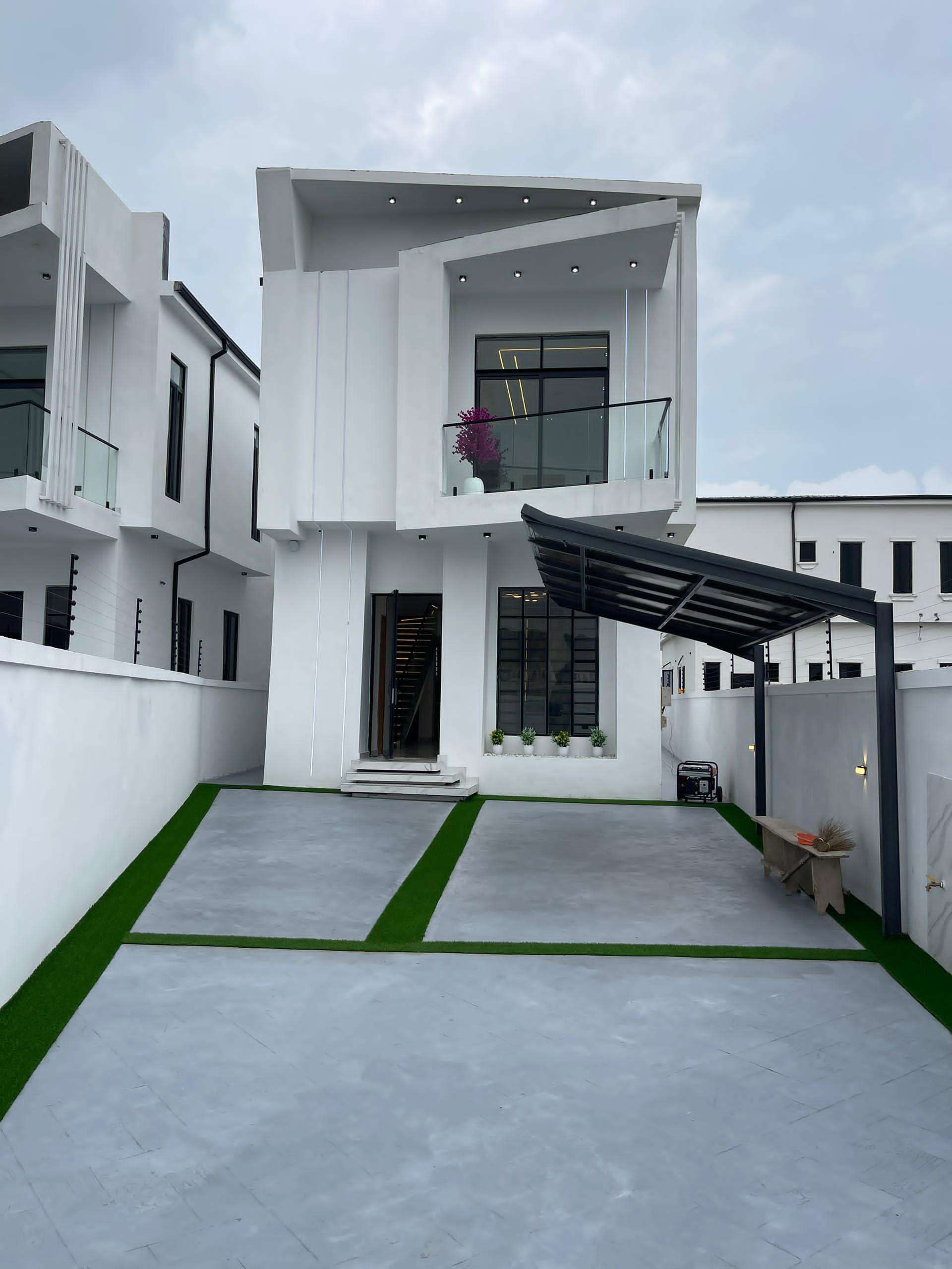 Luxury 4 Bedroom Fully Detached Duplex For Sale